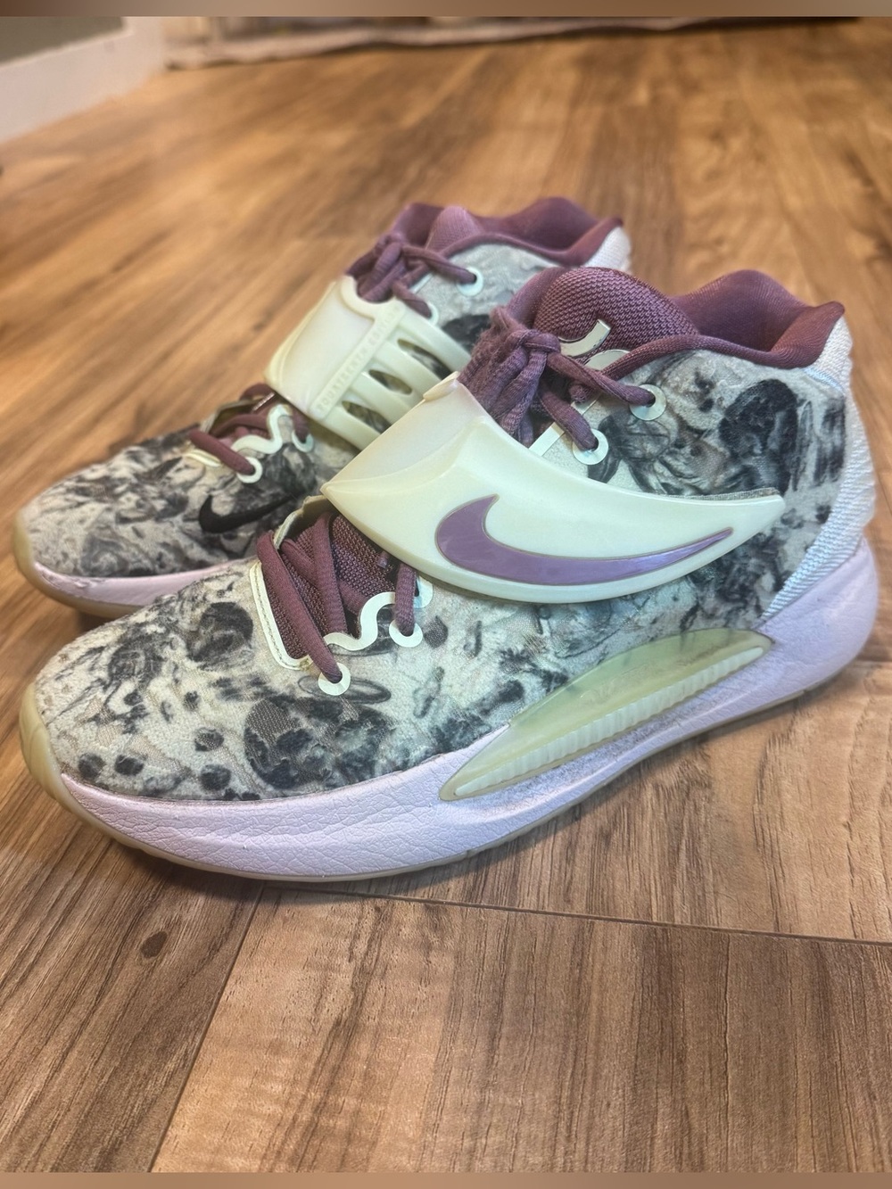 Nike KD 14 "Surrealism" Glow Sole Lime Ice Light Mulberry Size M 7.5 CW3935-300